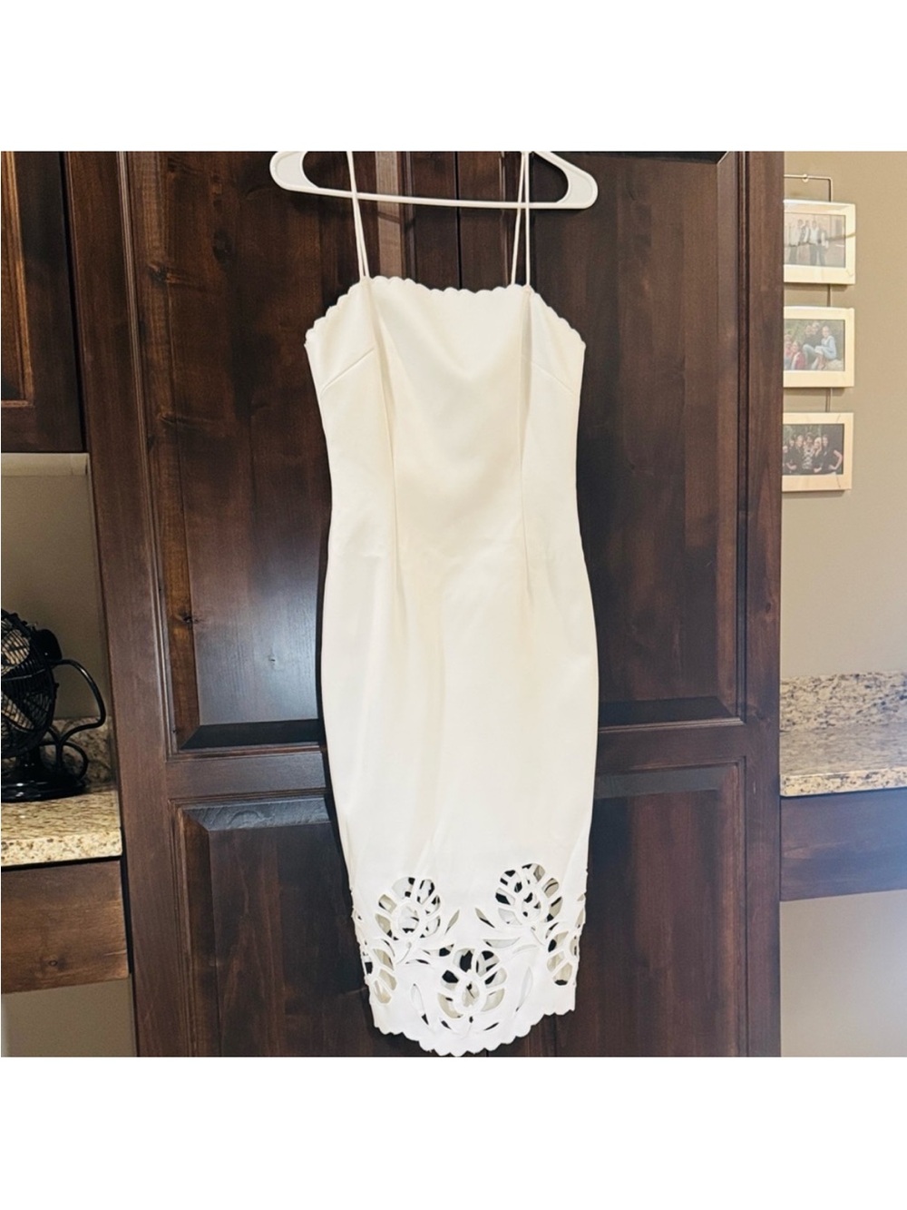 CYNTHIA ROWLEY WHITE SPAGHETTI STRAP KNEE LENGTH WHITE COCKTAIL DRESS SIZE 4